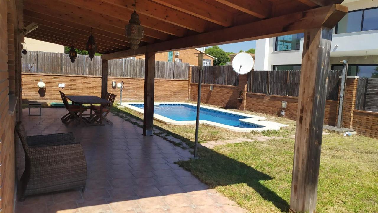 Chalet Moderno Con Piscina En Calafell Vila Exterior foto