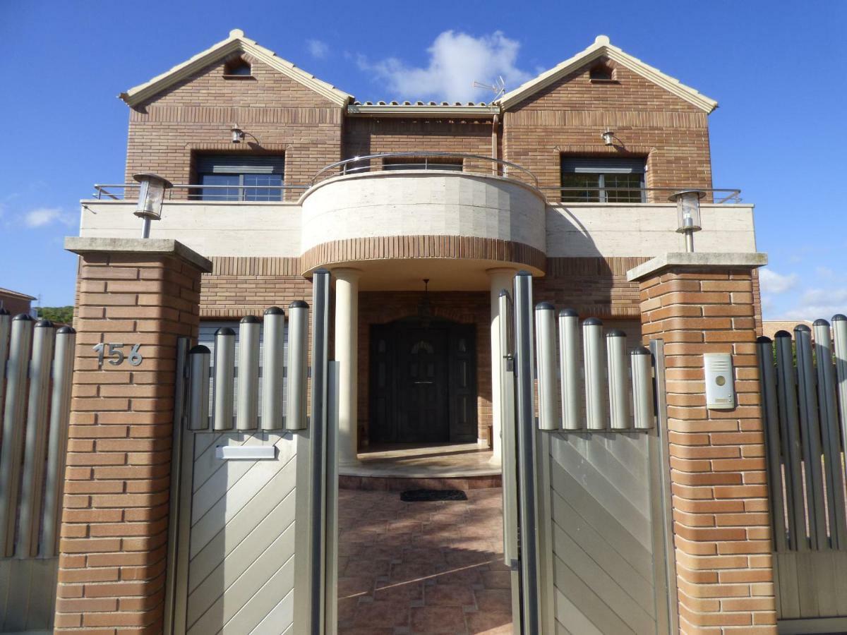 Chalet Moderno Con Piscina En Calafell Vila Exterior foto